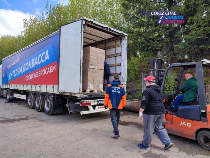 Вновь с базы Ресурсного центра по поддержке добровольчества в сфере культуры безопасности и ликвидации последствий стихийных бедствий из Перми на Донбасс отправились две фуры с гуманитарным грузом.